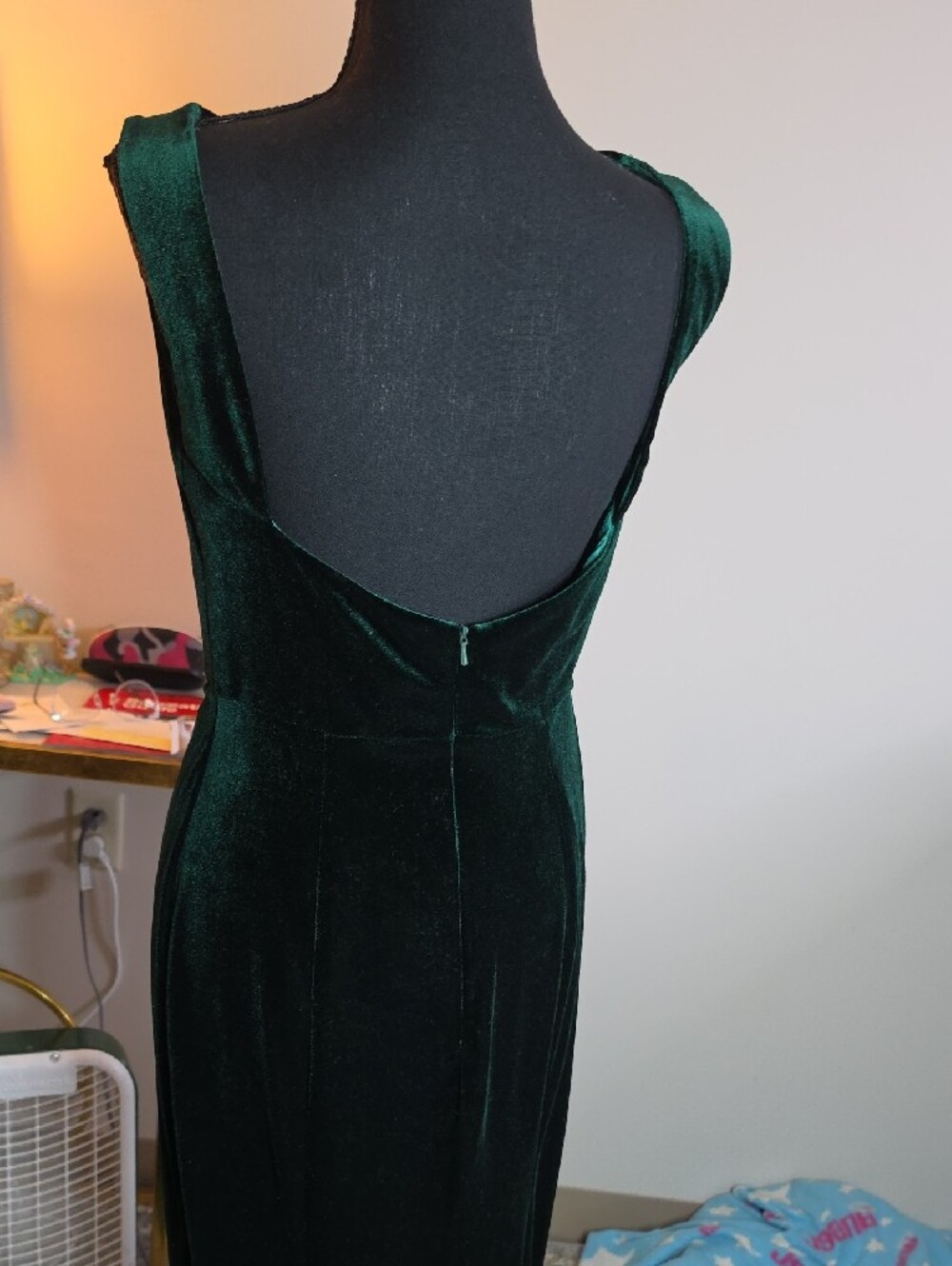 Classic Emerald Green Velvet Sheath Dress - Picture 4 of 8